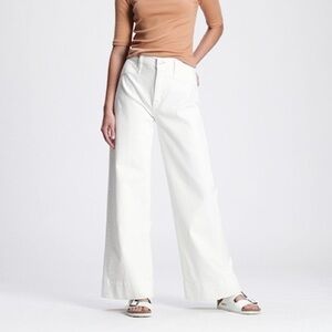 GAP wide leg sky high white jeans - size 30 - never worn